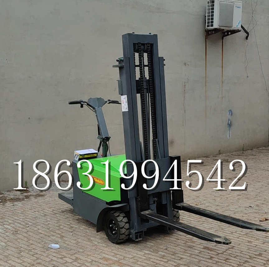 东乌珠穆沁旗优程全电动叉车插腿式堆高车液压装卸车1.5吨升高小型站驾式铲车